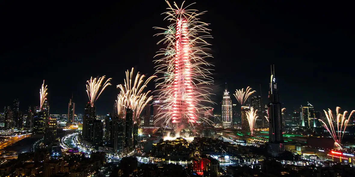 Read more about the article Top 5 Spots to See New Year 2025 Fireworks in Dubai (UAE) – Less Crowded