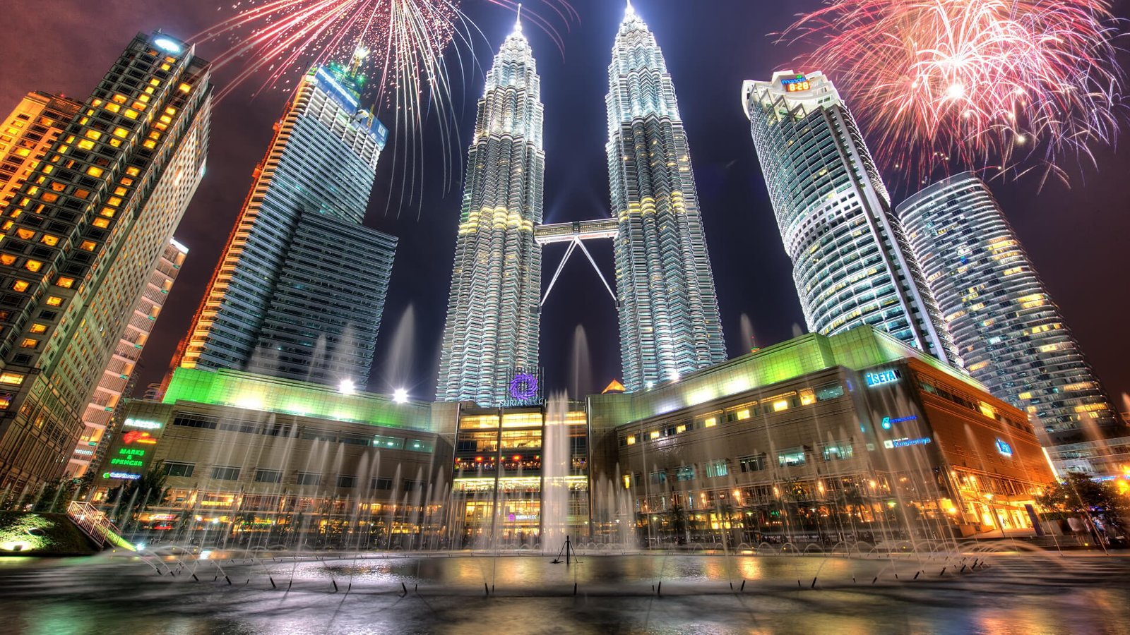 You are currently viewing 7 Best Spots to Enjoy New Year Fireworks 2025 in Malaysia (Kuala Lumpur)